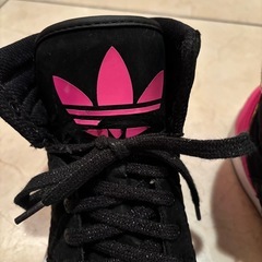 アディダス　スニーカー
の画像