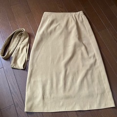 マスタード タイトスカート ロペピクニック 38
の画像