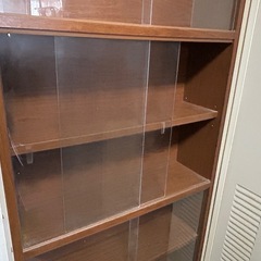 背の高い薄型ラック（CDラック？）の画像