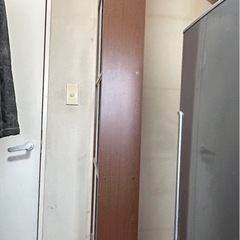 背の高い薄型ラック（CDラック？）の画像