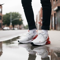 最大値引 ¥15,000 【新品】Nike Air Max 270 ホワイト/レッド 【箱 / タグ付】
の画像