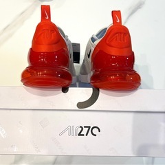 最大値引 ¥15,000 【新品】Nike Air Max 270 ホワイト/レッド 【箱 / タグ付】
の画像