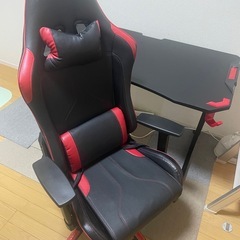 ニトリゲーミングチェア、ゲーミングデスクの画像