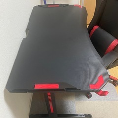 ニトリゲーミングチェア、ゲーミングデスクの画像