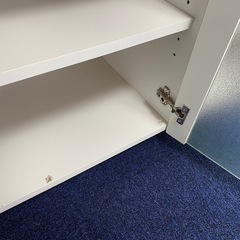 白　食器棚の画像