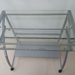 ガラステーブルの画像