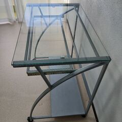 ガラステーブルの画像