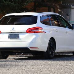 後期型/8速AT/ディ-ゼルタ-ボ/パノラマル-フ/禁煙車/新品フロアマット/AppleCarPlay/ETC/Bカメラ/全周囲ドラレコ/スマ-トキ-2本/レザ-ステアリング/スポ-ツシ-ト/プライバシ-ガラス/純正AW/フルLEDライト/フォグ/追従型クルコン/衝突軽減/6エアバック/セキュリティ-/2024年製造タイヤ/車検2年整備付きプジョ-308SW♪ ☆遠方納車/オ-トロ-ン/買取査定OK☆の画像