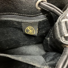 H2511-587 ブラックレザー　ハンドバッグJRA公認　キズ汚れ有りの画像