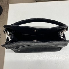 H2511-587 ブラックレザー　ハンドバッグJRA公認　キズ汚れ有りの画像