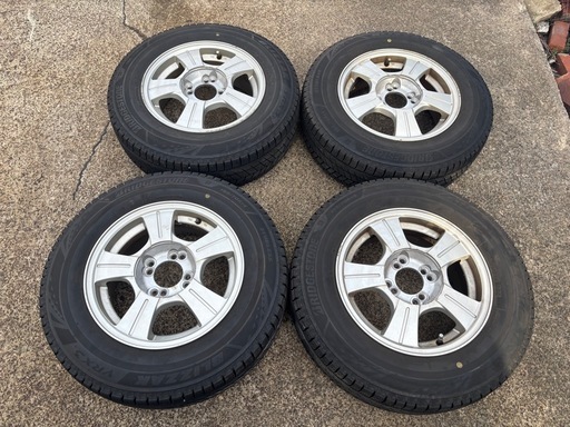 キューブ、スイフト 185/70R14 スタッドレスタイヤ アルミ付き4本