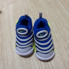 ミキハウスとナイキセット13cmの画像