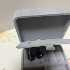 紫雲母（しうんも、レピドライト）のピアスの画像