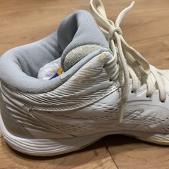 asicsバスケシューズ、converse2足セットの画像