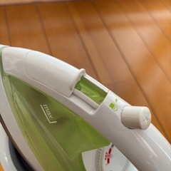 日立Vegee  コードレススチームアイロンの画像