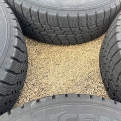 SUV系用 215/65R16スタッドレスタイヤ アルミ付き4本セット 冬用の画像
