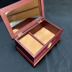 アクセサリーケース　小物入れ　カメオ装飾・オルゴールは故障の画像