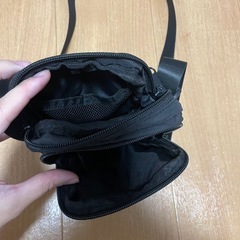 黒 サコッシュの画像