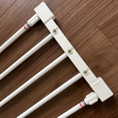 ①伸縮突っ張り棚の画像