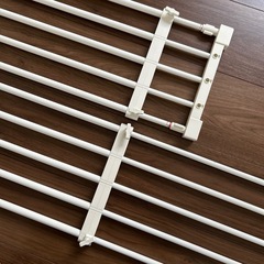 ①伸縮突っ張り棚の画像