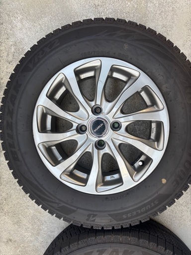 スタッドレスタイヤ185/70R-14