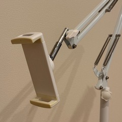 タブレット スタンド 【2024発売】 タブレット アーム タブレットホルダー スマホアームスタンド 寝ながら ボルダー 自由角度調整 360°回転ホルダー 高さ調節 土台強化 ipad スマホ 折り畳み 4～12.9インチ多機種 45-175cm 卓上・床置き両用(ホワィト)の画像