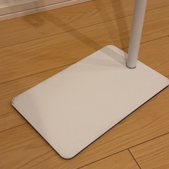 タブレット スタンド 【2024発売】 タブレット アーム タブレットホルダー スマホアームスタンド 寝ながら ボルダー 自由角度調整 360°回転ホルダー 高さ調節 土台強化 ipad スマホ 折り畳み 4～12.9インチ多機種 45-175cm 卓上・床置き両用(ホワィト)の画像