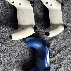 PS5 PS4 
コントローラーの画像