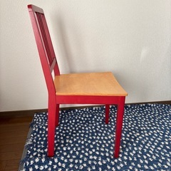 木製椅子の画像