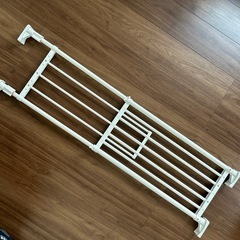 ②伸縮突っ張り棚の画像