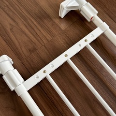 ②伸縮突っ張り棚の画像