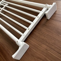 ②伸縮突っ張り棚の画像