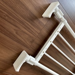 ②伸縮突っ張り棚の画像