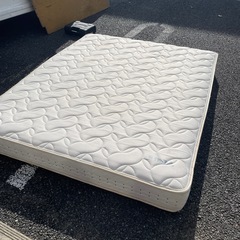 ACTUS クィーンサイズマットレス※シミ有り