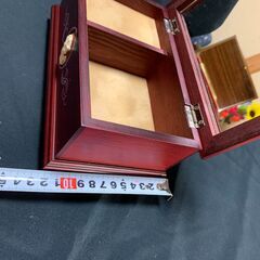 アクセサリーケース　小物入れ　カメオ装飾・オルゴールは故障の画像