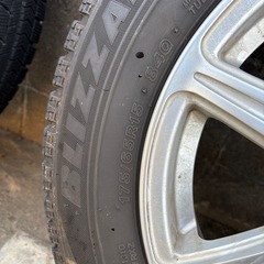 スタッドレスタイヤの画像