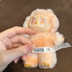 THE MONSTERS Big into Energy LABUBU ピース ぬいぐるみ の画像