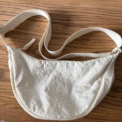 2つセット！UNIQLOラウンドミニショルダーバッグの画像