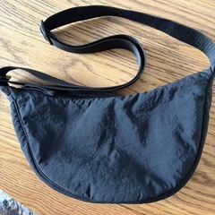 2つセット！UNIQLOラウンドミニショルダーバッグの画像