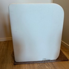 【譲ります】ベッドサイドテーブル　合皮の画像