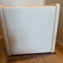 【譲ります】ベッドサイドテーブル　合皮の画像