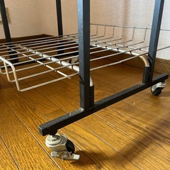 店舗什器 ラック スチール コロコロ付の画像