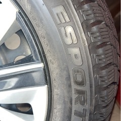スタッドレスタイヤ4本純正ホイルカバー付きの画像