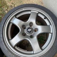 r32 gtrホイール　センターキャップ付きの画像