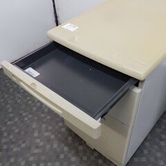 オカムラ デスクワゴン 脇机 3段の画像