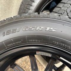 185/65/15アルミホイール付きスタッドレスタイヤの画像