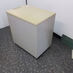 オカムラ デスクワゴン 脇机 3段の画像