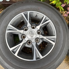 トヨタハイエース純正アルミホイールの画像