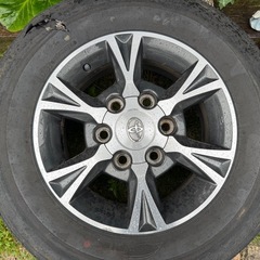 トヨタハイエース純正アルミホイールの画像