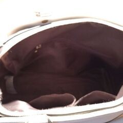 ホワイト ショルダーバッグ ファスナー付きの画像